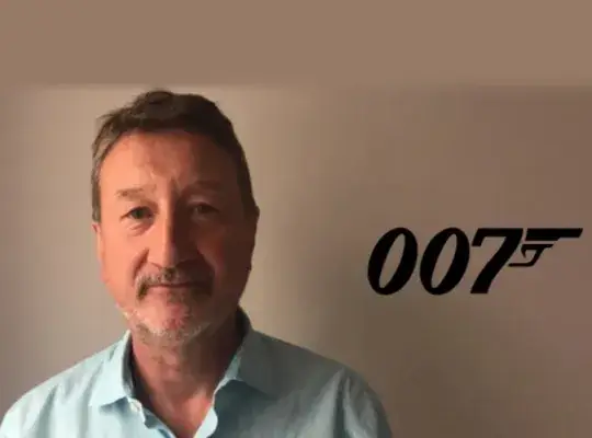 Steven Knight vai escrever o roteiro do próximo filme de James Bond. izle