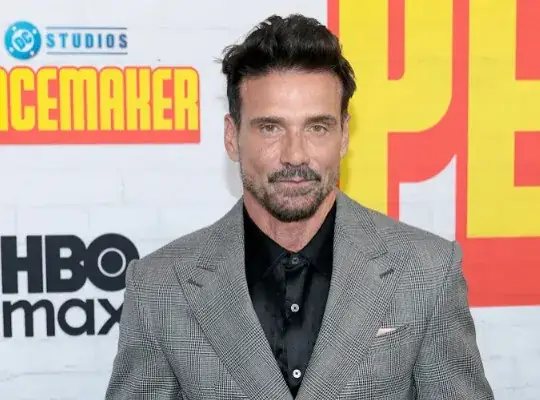 Frank Grillo compara sua experiência trabalhando nos universos cinematográficos da DC e da Marvel